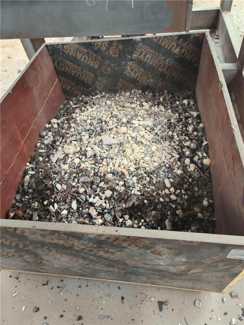 客戶廢舊小家電通過<a href='http://xmm04.cn/psxl/1279.html' target='_blank'><span>廢鋁破碎</span></a>機(jī)破碎分選效果