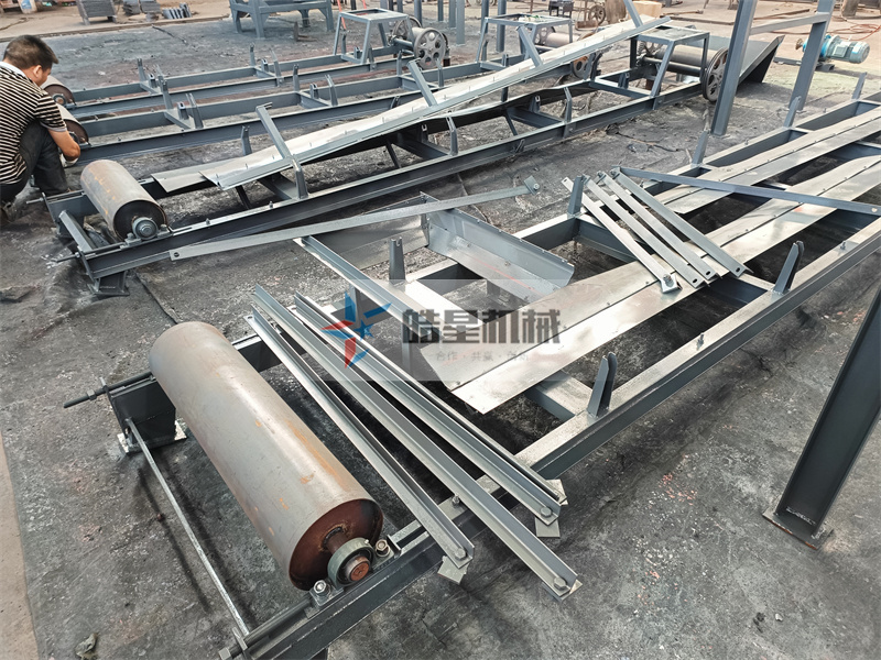 <a href='http://xmm04.cn' target='_blank'><span>鋁合金破碎機</span></a><a href='http://xmm04.cn/psxl/1279.html' target='_blank'><span>廢鋁破碎</span></a>分選設(shè)備輸送帶設(shè)備生產(chǎn)現(xiàn)場